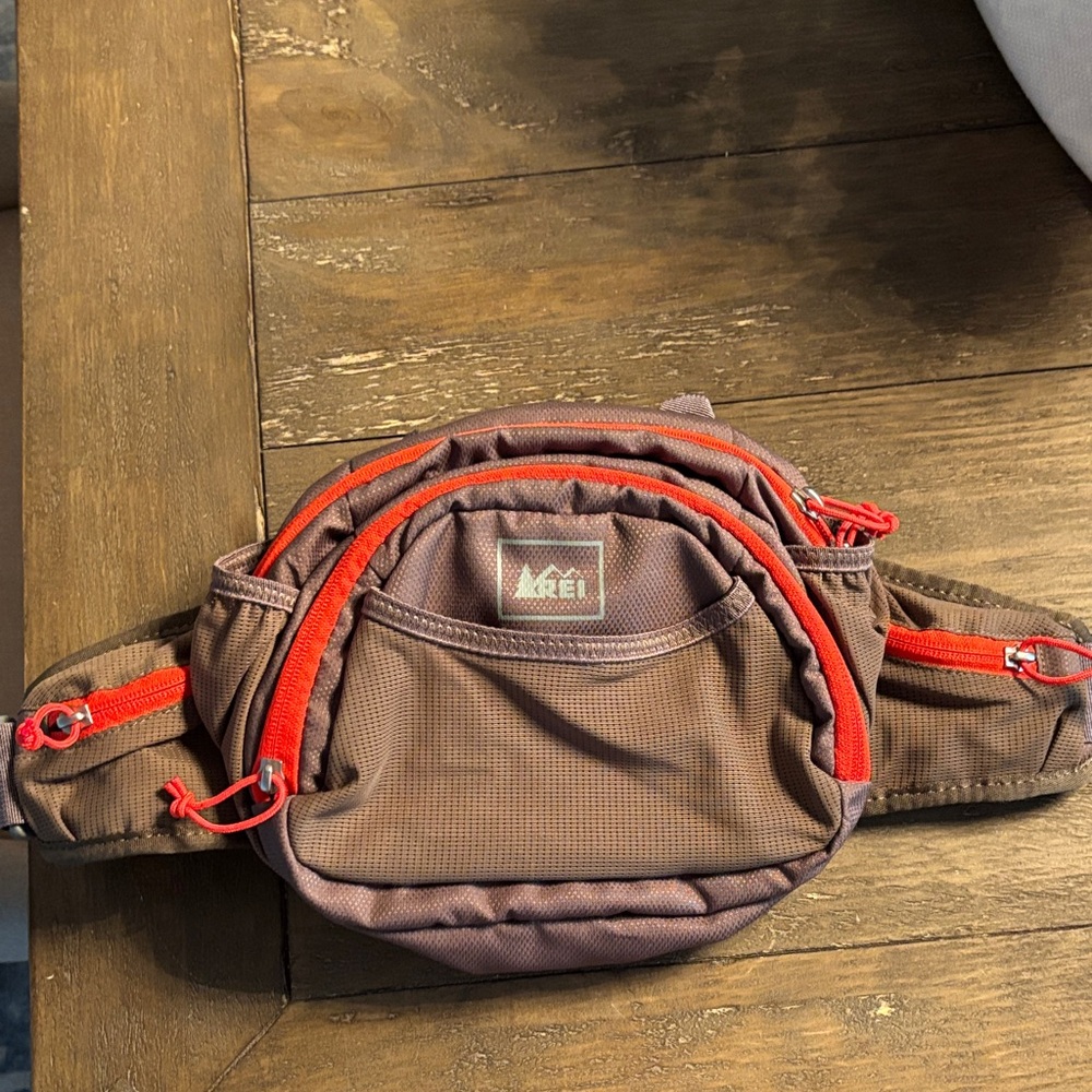 REI Fanny Journey Pack Brown w/Orange Trim loads of storage for Waist Like New